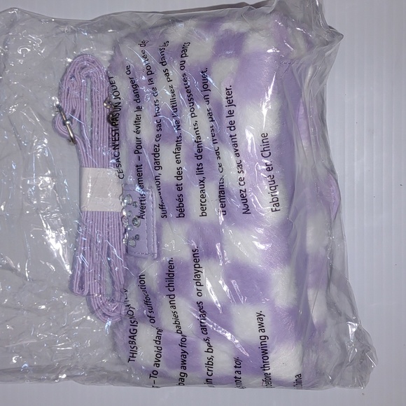 ๐บMISS GWEN's OMG ACCESSORIES Lavender & White Checkerboard Faux Fur Crossbody - Picture 4 of 9